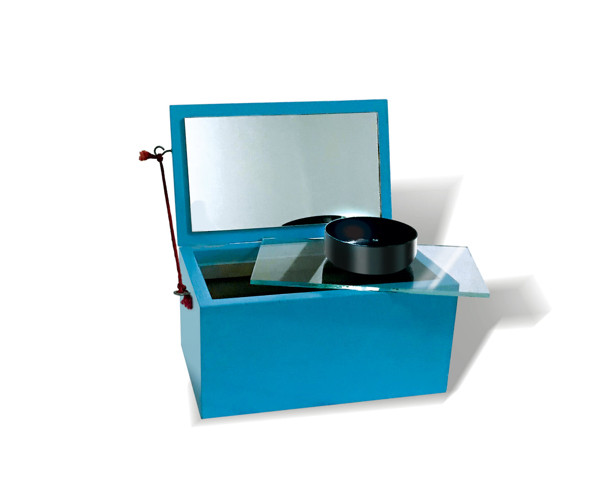 Blue box-type solar cooker with mirror lid, glass cover and black pot